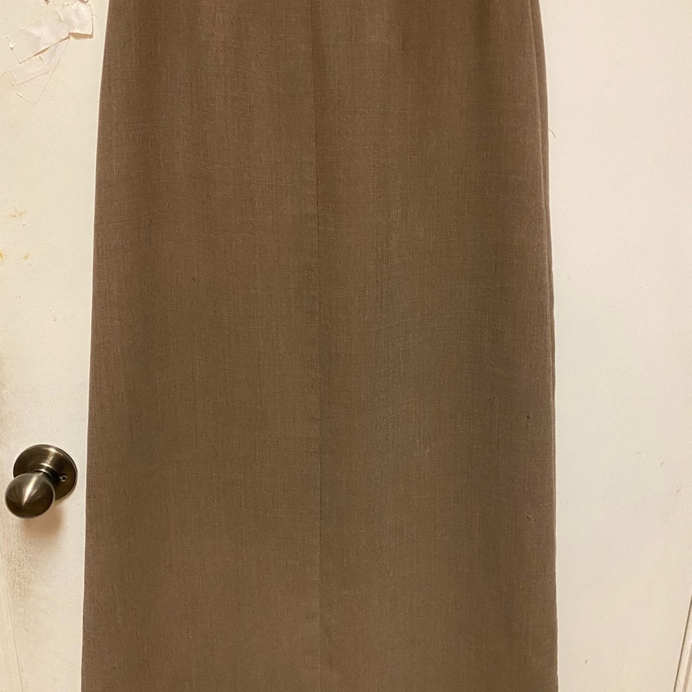 New York & Company Size 2 Long Skirt 38 inches Tan
